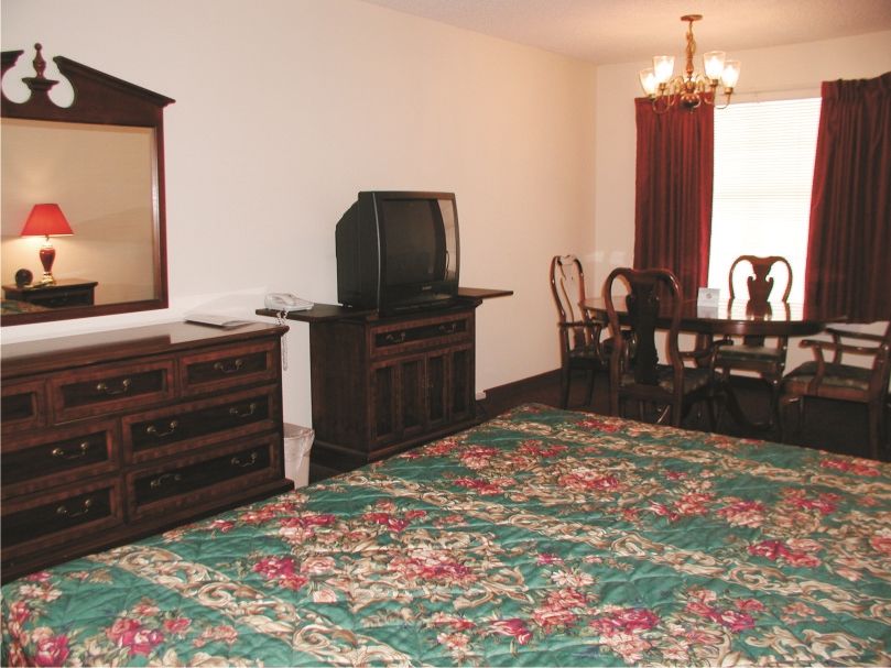 Scottish Inn And Suites Tomball Room photo