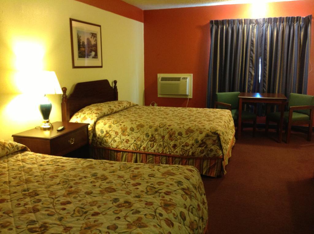 Scottish Inn And Suites Tomball Room photo